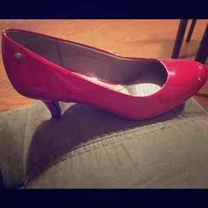 Red pumps